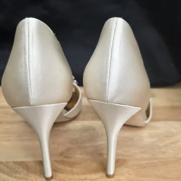 badgley mischka Gianna Embellished Pumps Women's Size 9.5 Ivory Wedding Prom 4in - Picture 7 of 11